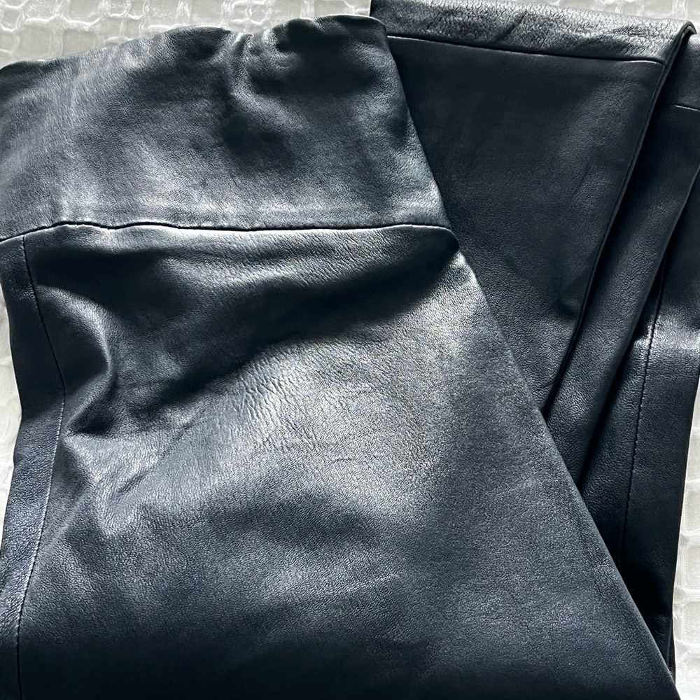 Leather leggings by Lamarque great fit like new size 6 in Navy great condition